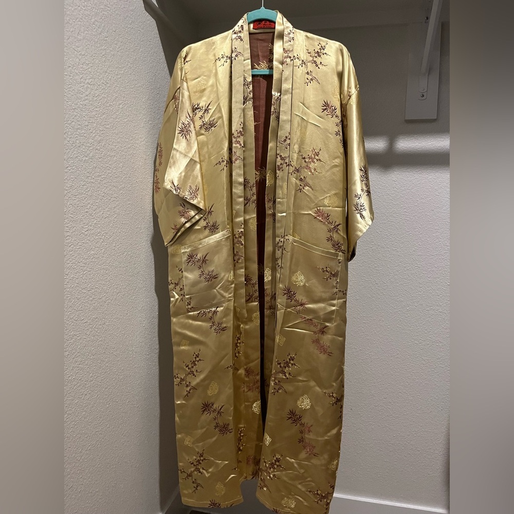 Elegant Gold Floral Kimono